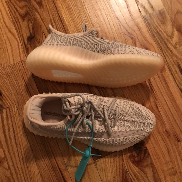 Yeezy Boost 350 V2 - Picture 4 of 9